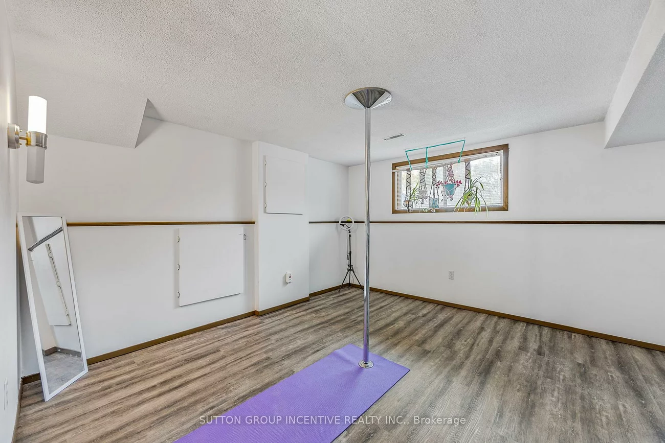 133, Gunn, Wellington, Barrie