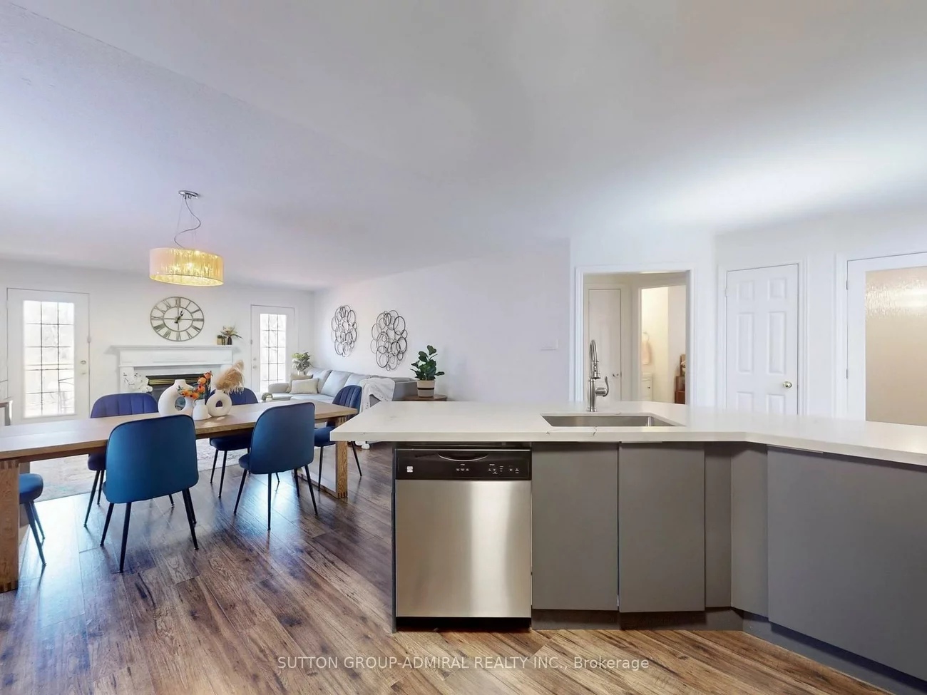 100, Country, Painswick South, Barrie