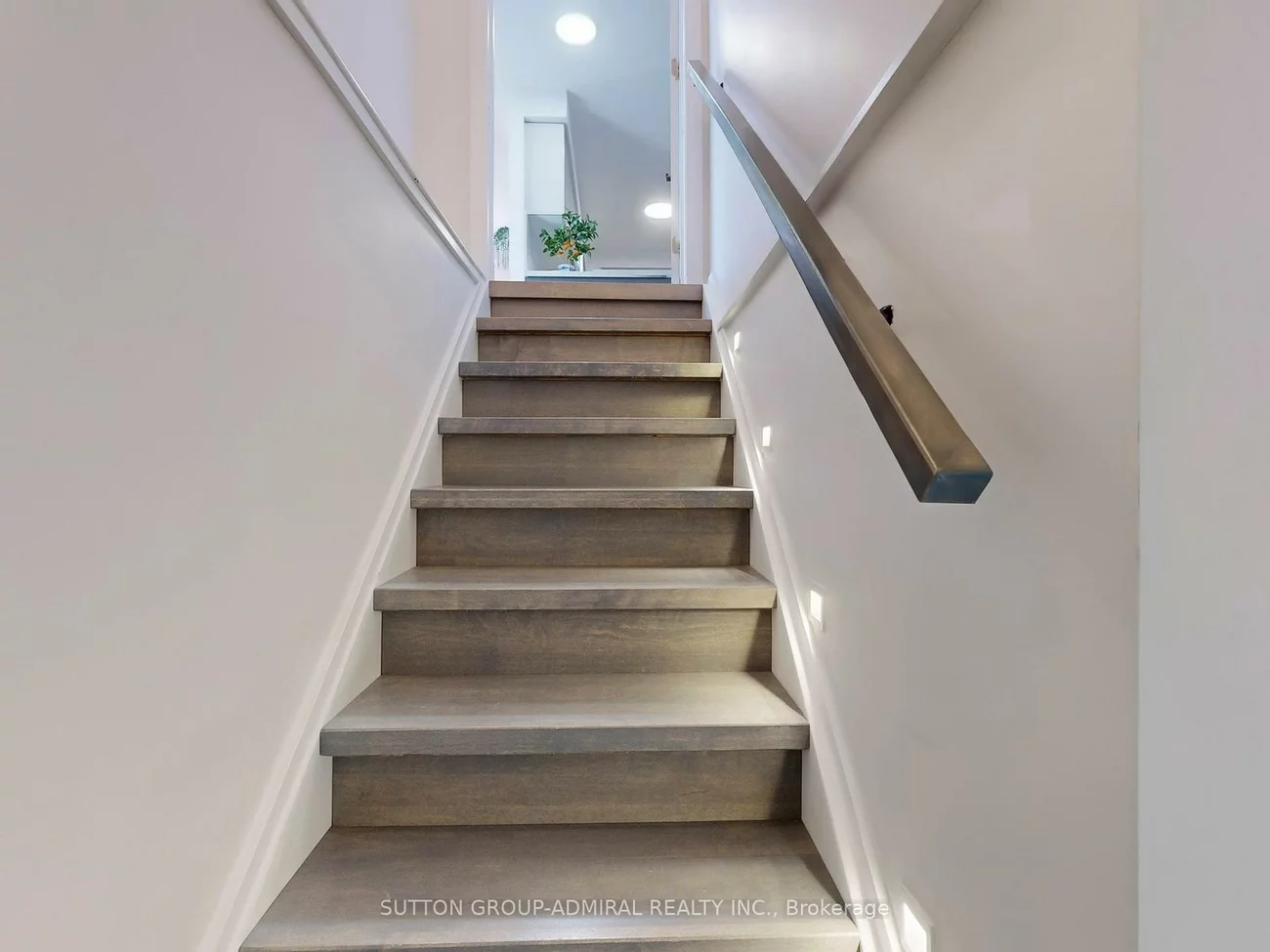 100, Country, Painswick South, Barrie
