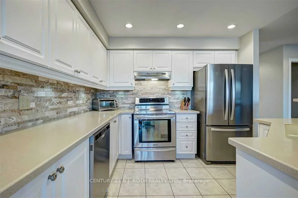 18, Couples, East Bayfield, Barrie