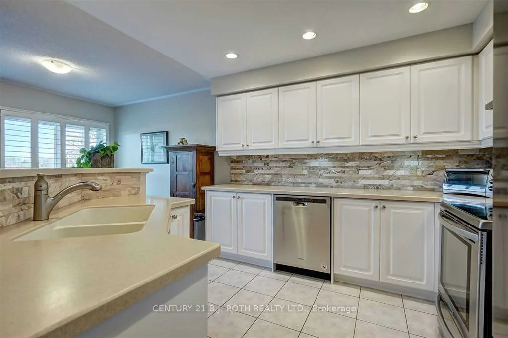 18, Couples, East Bayfield, Barrie