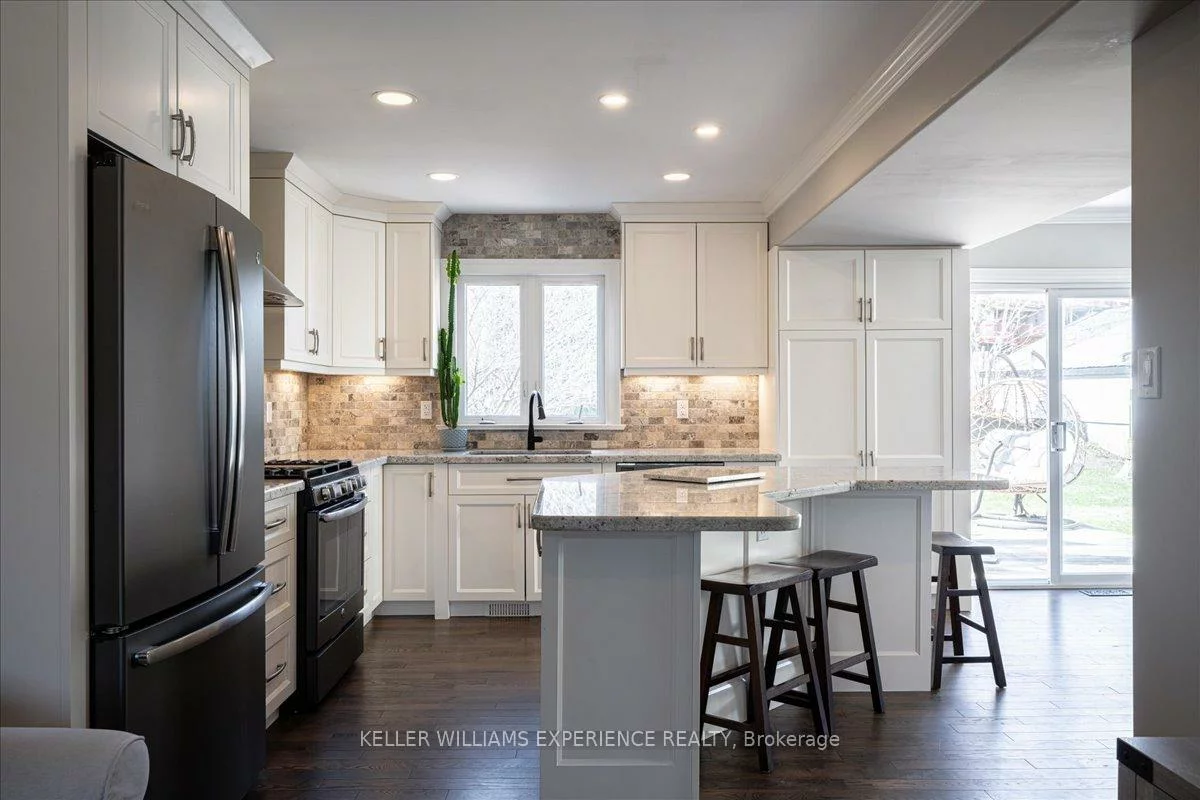 46, Grove, Queen's Park, Barrie