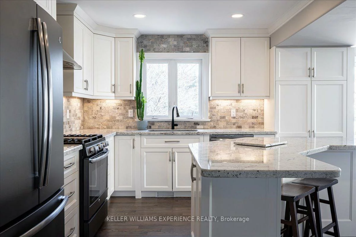 46, Grove, Queen's Park, Barrie