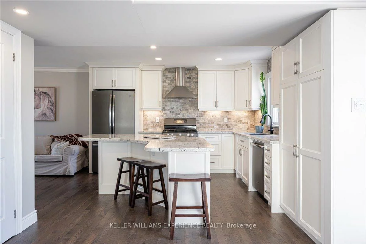 46, Grove, Queen's Park, Barrie