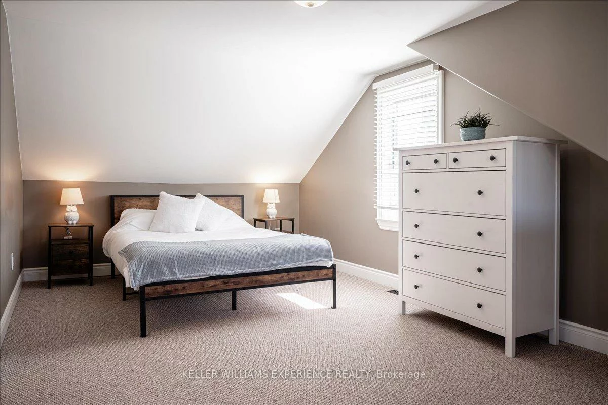46, Grove, Queen's Park, Barrie
