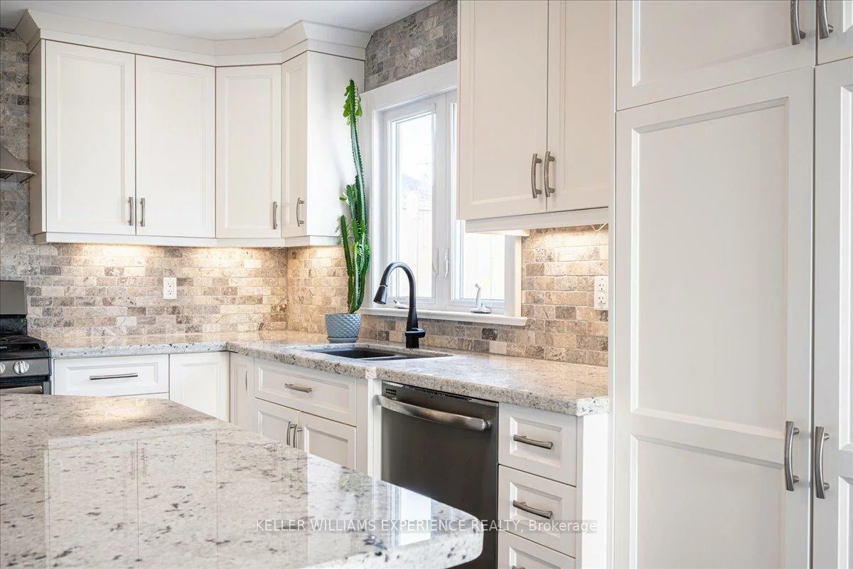 46, Grove, Queen's Park, Barrie
