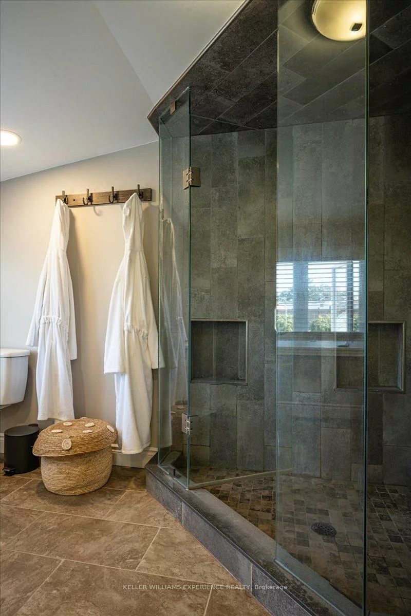 46, Grove, Queen's Park, Barrie