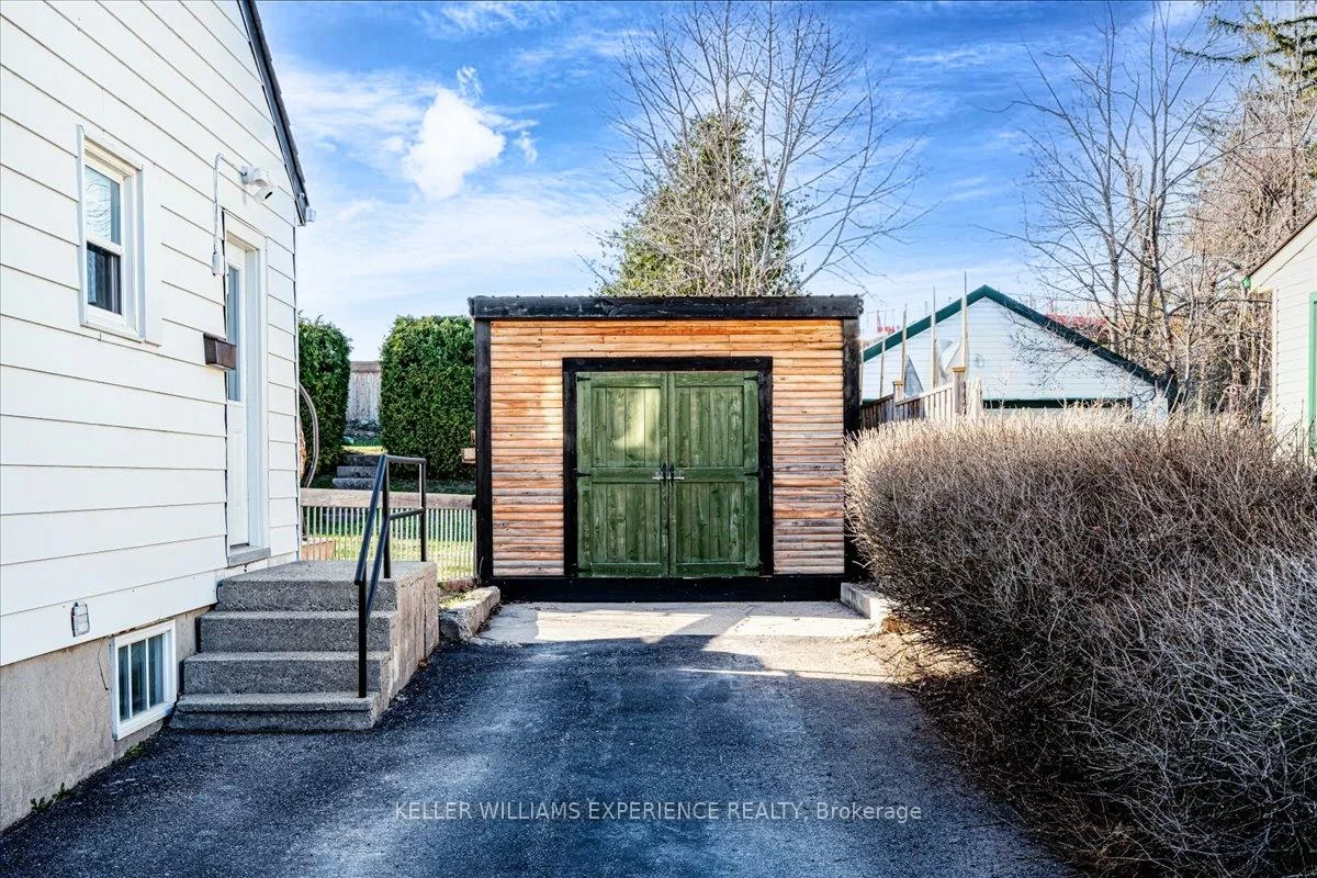 46, Grove, Queen's Park, Barrie