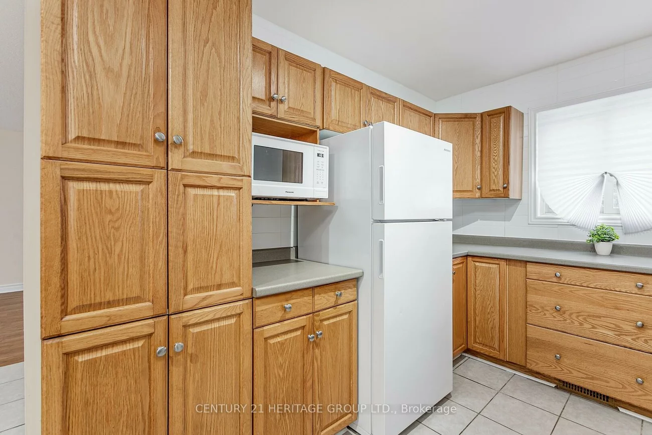 20, Frost, Letitia Heights, Barrie