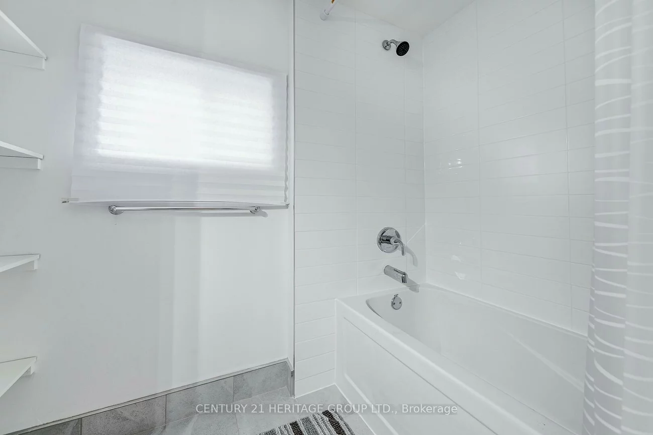 20, Frost, Letitia Heights, Barrie