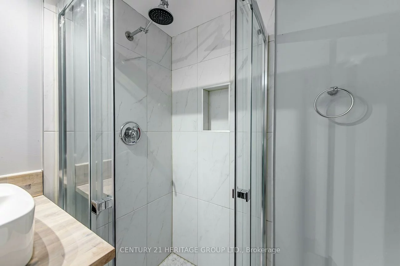 20, Frost, Letitia Heights, Barrie