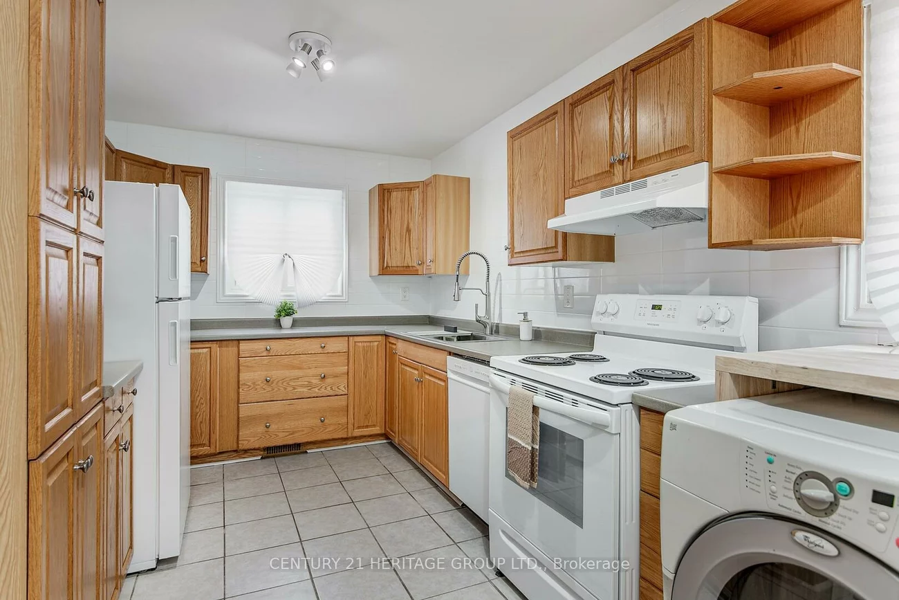20, Frost, Letitia Heights, Barrie