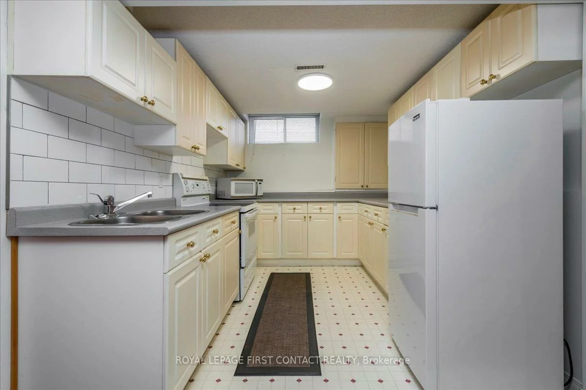 35, Blair, Grove East, Barrie