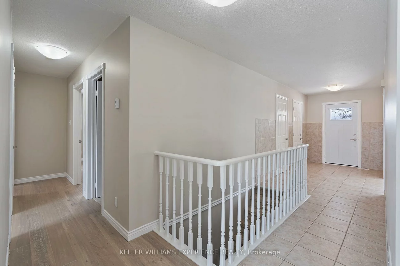 62, Mapleton, Holly, Barrie