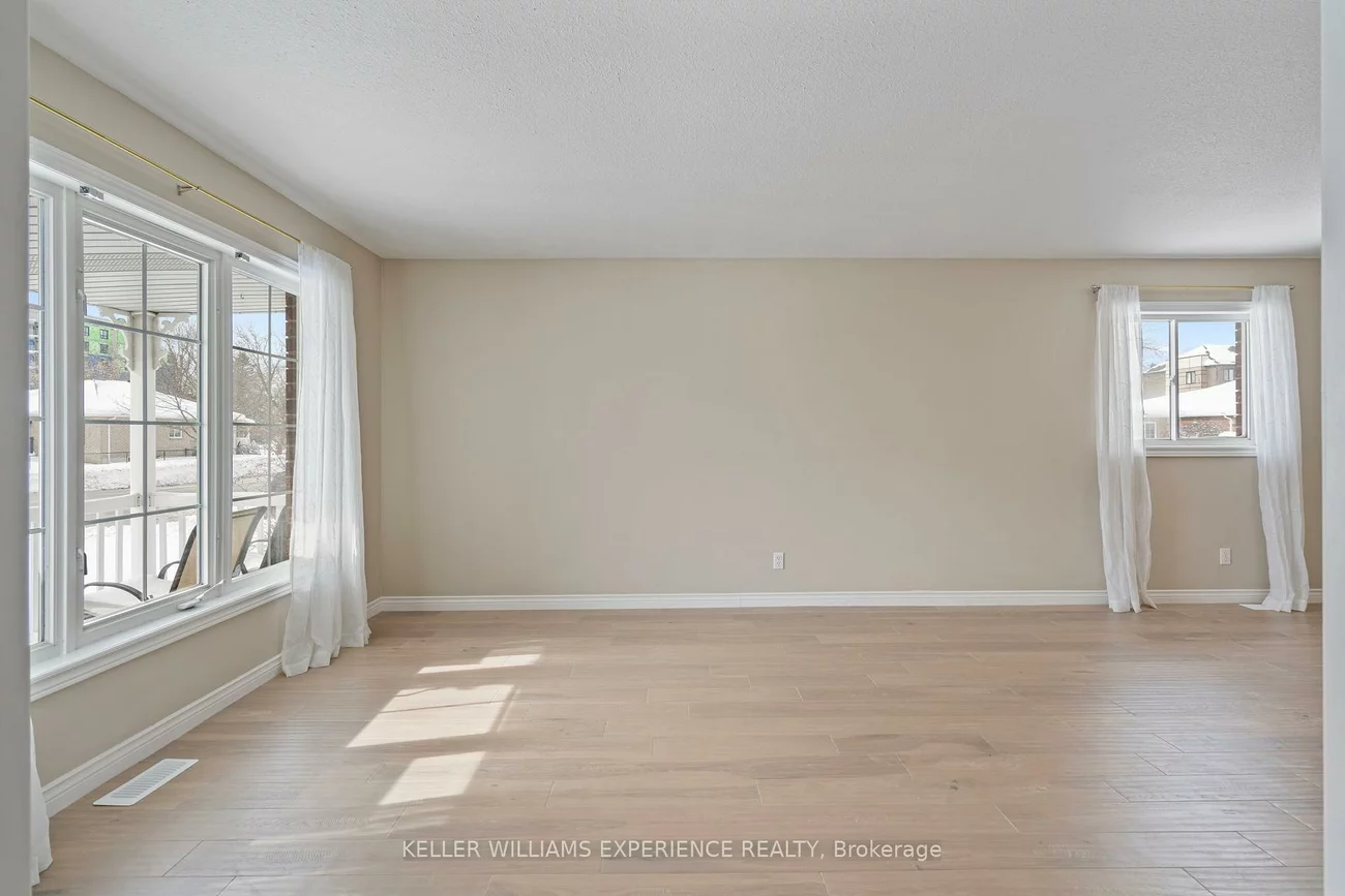 62, Mapleton, Holly, Barrie