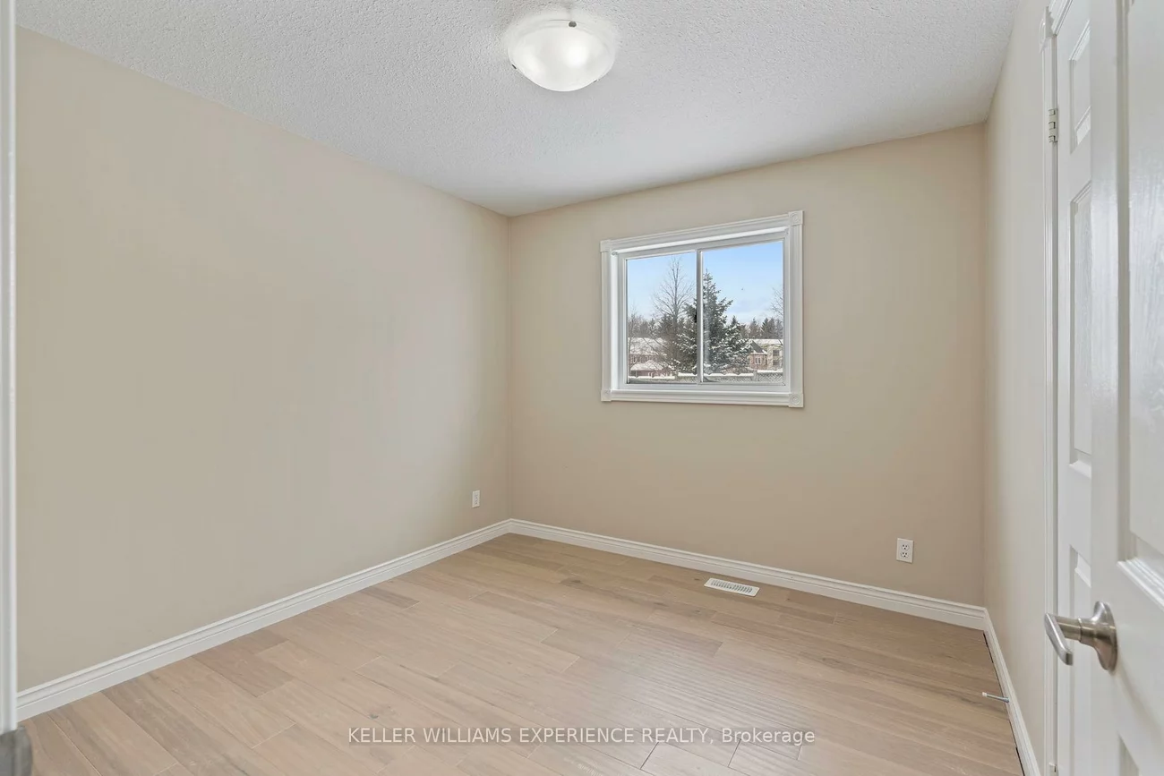 62, Mapleton, Holly, Barrie