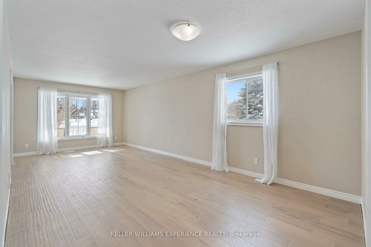 62, Mapleton, Holly, Barrie