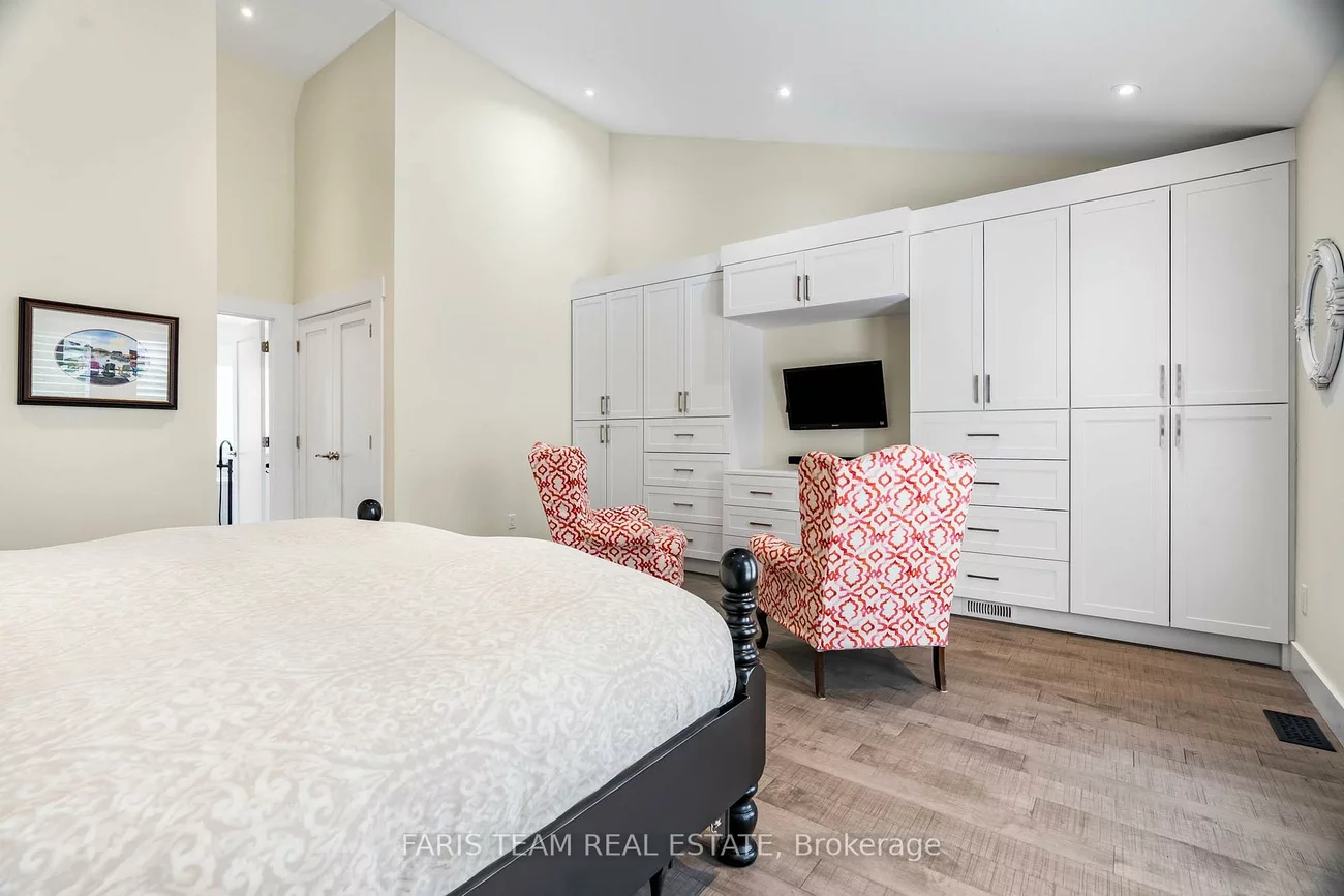 92, Nelson, Codrington, Barrie