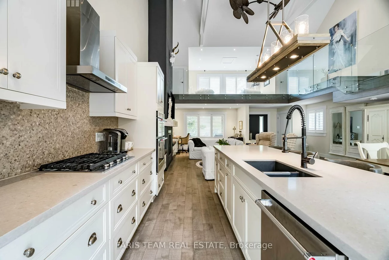 92, Nelson, Codrington, Barrie