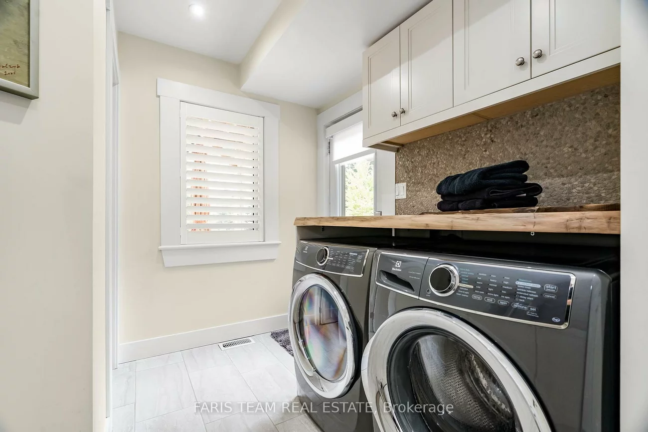 92, Nelson, Codrington, Barrie