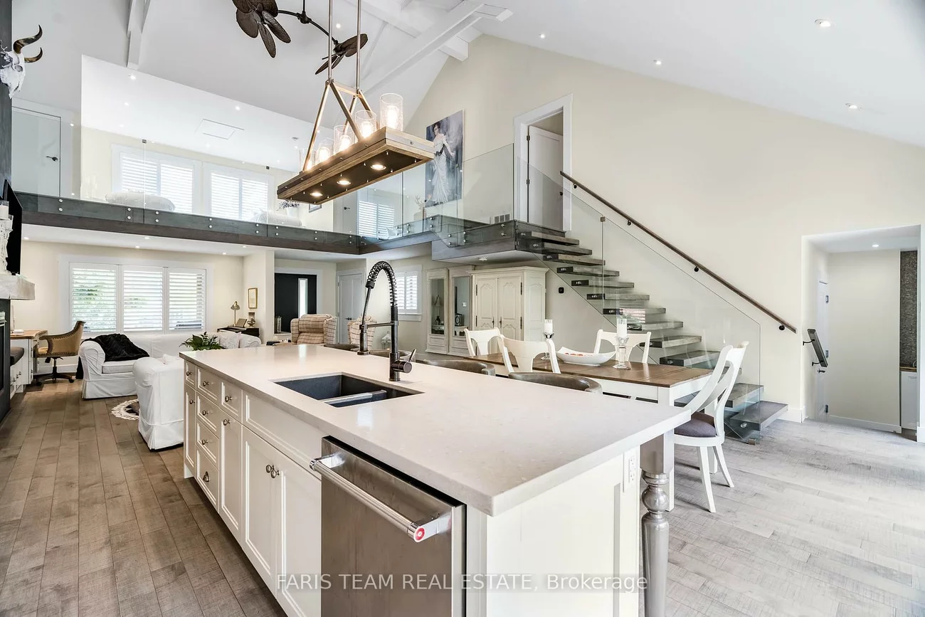 92, Nelson, Codrington, Barrie