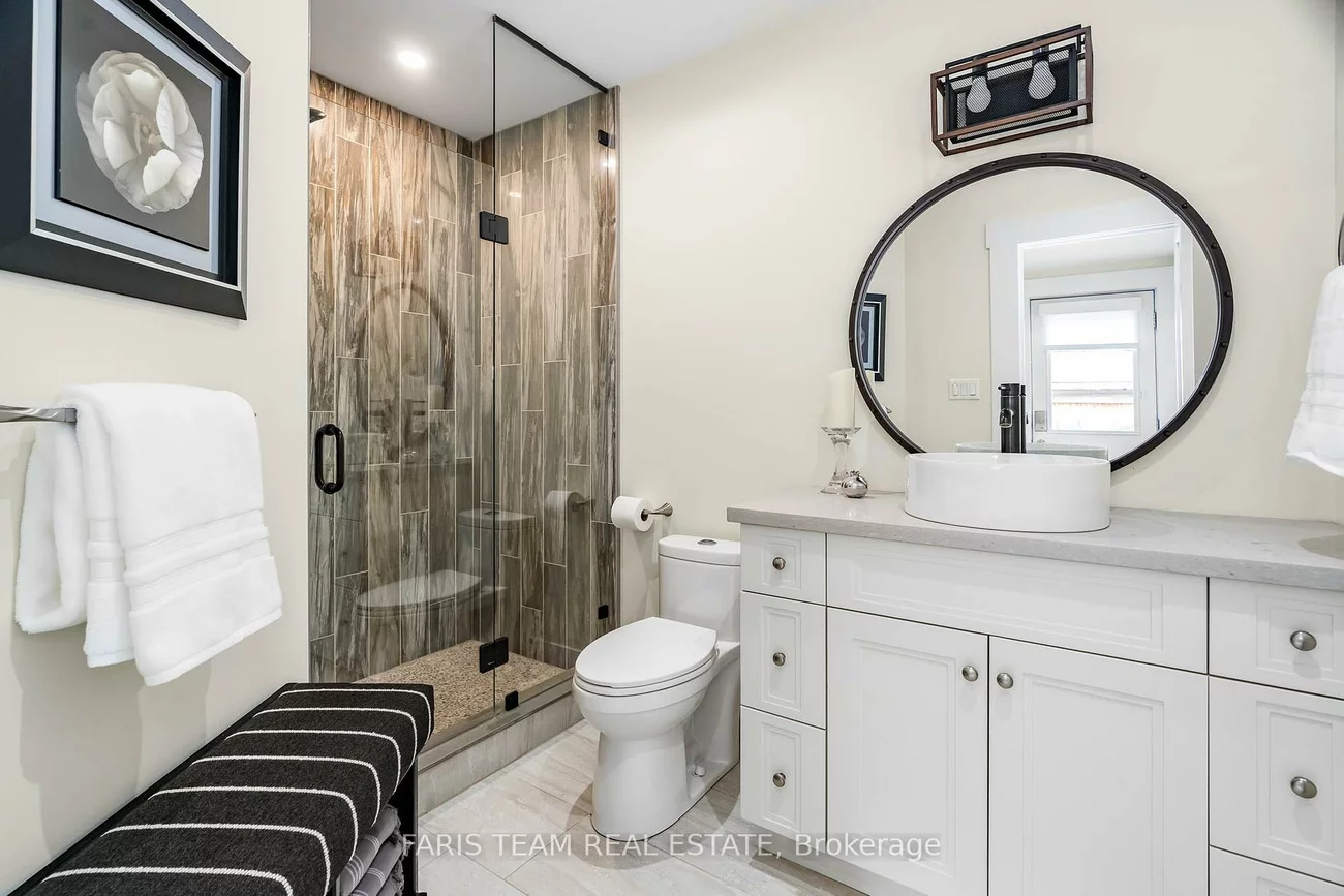92, Nelson, Codrington, Barrie