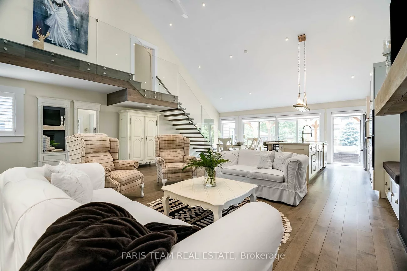 92, Nelson, Codrington, Barrie