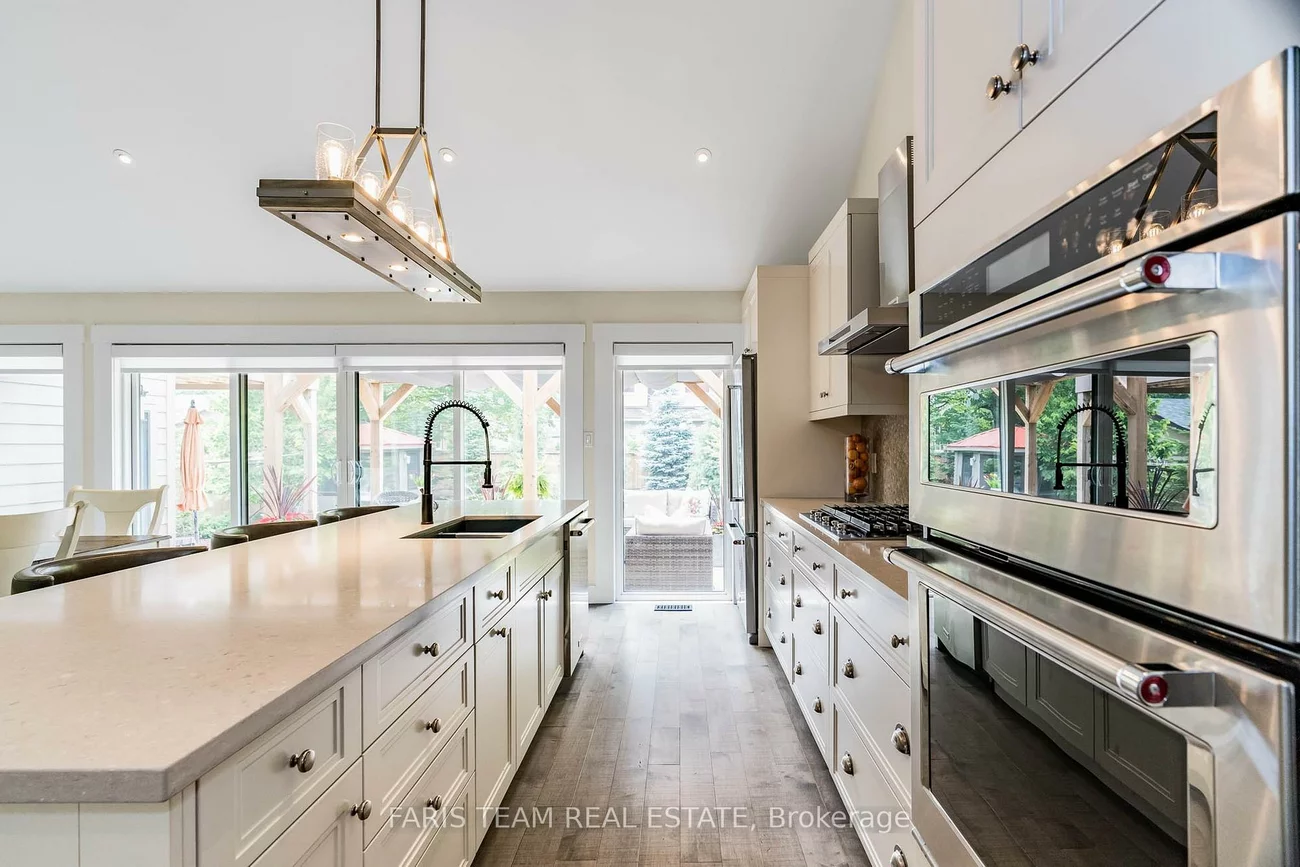 92, Nelson, Codrington, Barrie