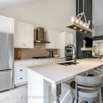 92, Nelson, Codrington, Barrie