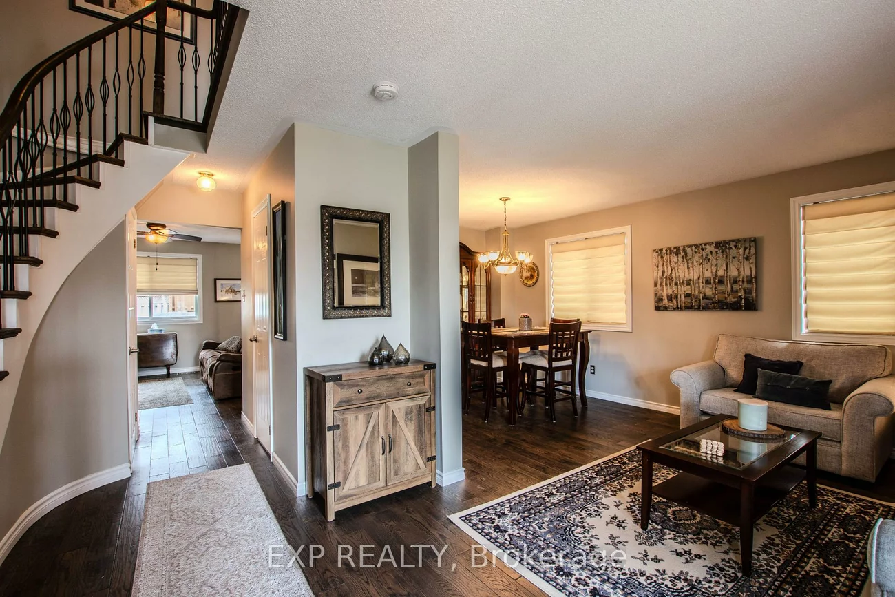 228, Mapleton, Holly, Barrie
