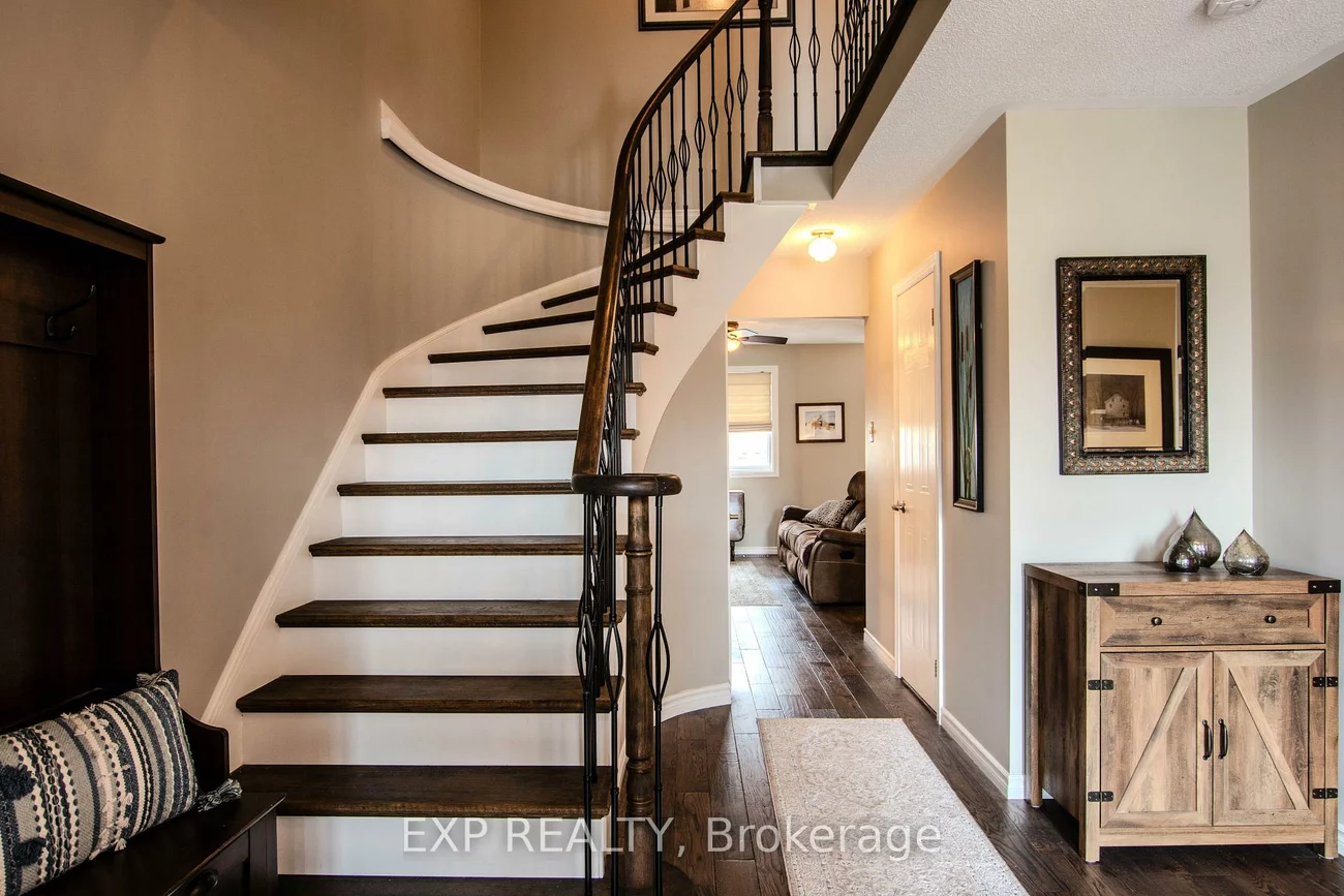 228, Mapleton, Holly, Barrie