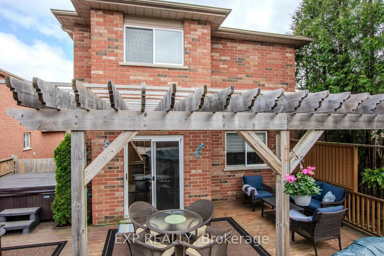 228, Mapleton, Holly, Barrie