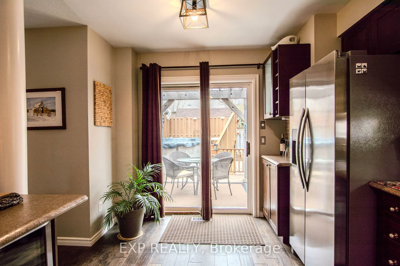 228, Mapleton, Holly, Barrie