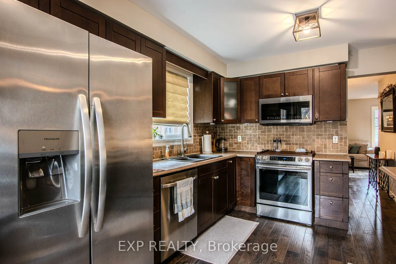 228, Mapleton, Holly, Barrie
