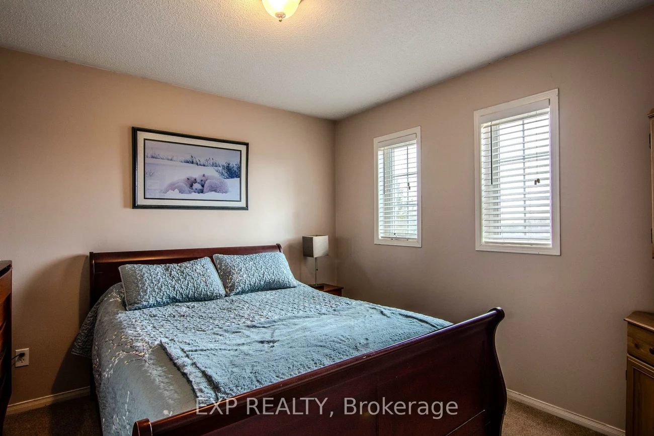 228, Mapleton, Holly, Barrie