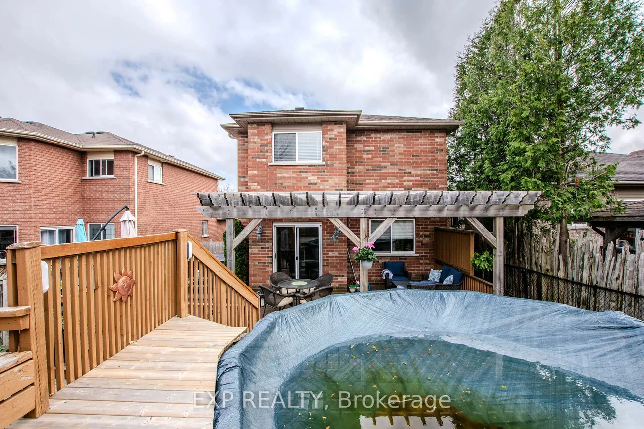 228, Mapleton, Holly, Barrie