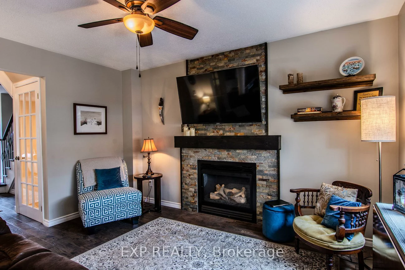 228, Mapleton, Holly, Barrie