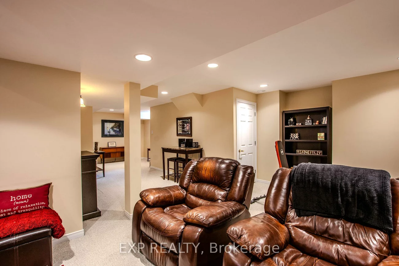 228, Mapleton, Holly, Barrie