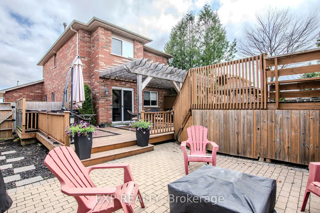 228, Mapleton, Holly, Barrie