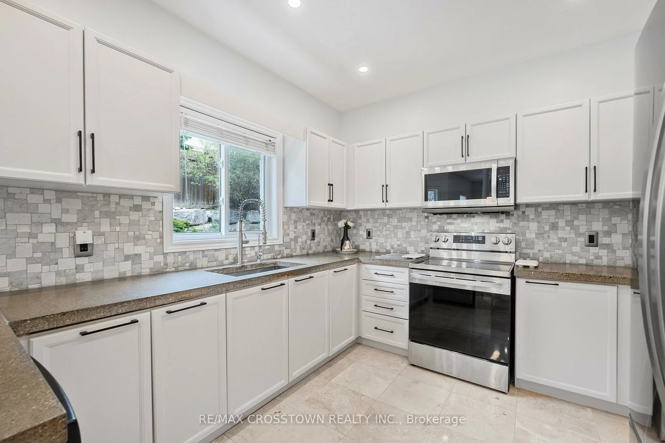 24, Windsor, Innis-Shore, Barrie