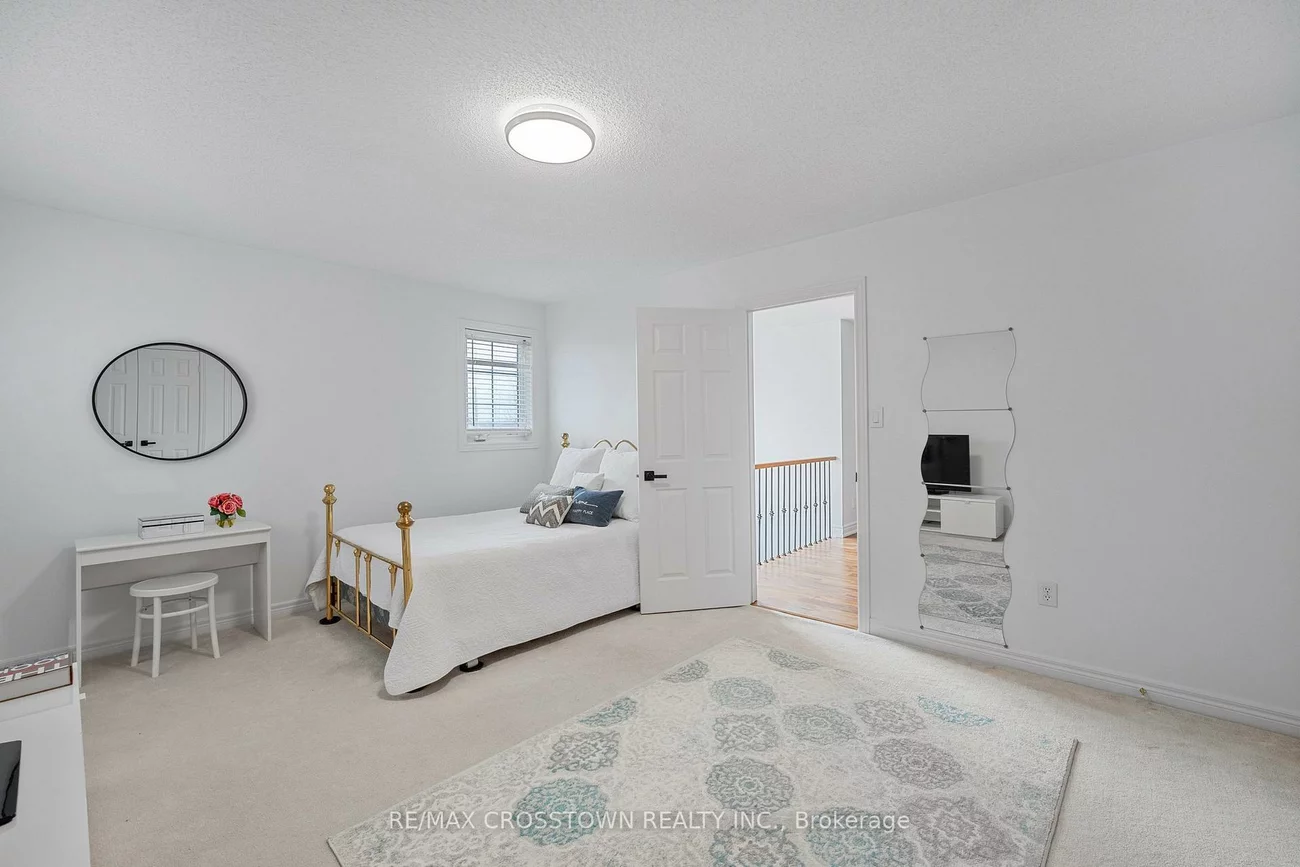 24, Windsor, Innis-Shore, Barrie