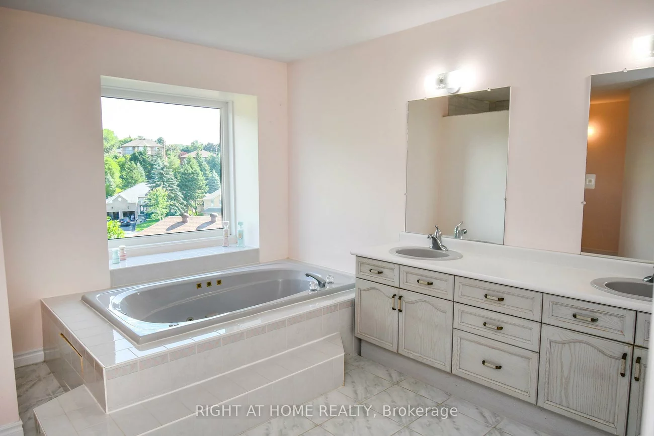 11, Thackeray, Letitia Heights, Barrie