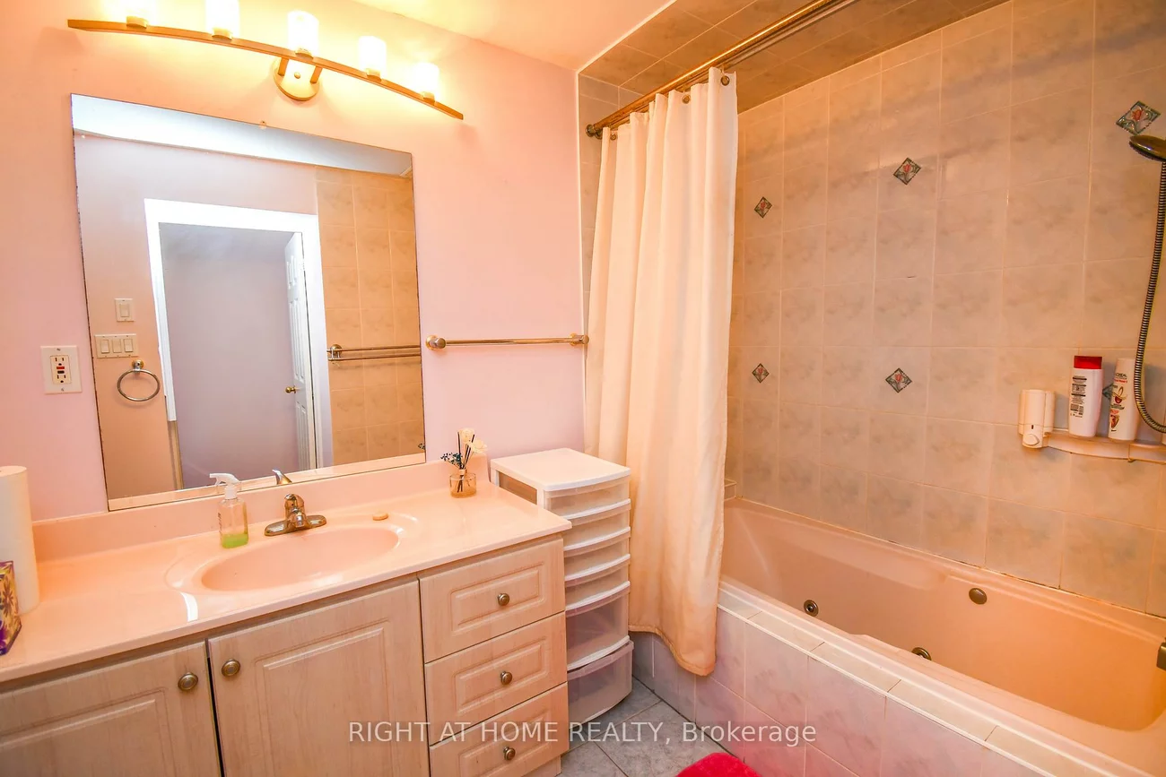 11, Thackeray, Letitia Heights, Barrie