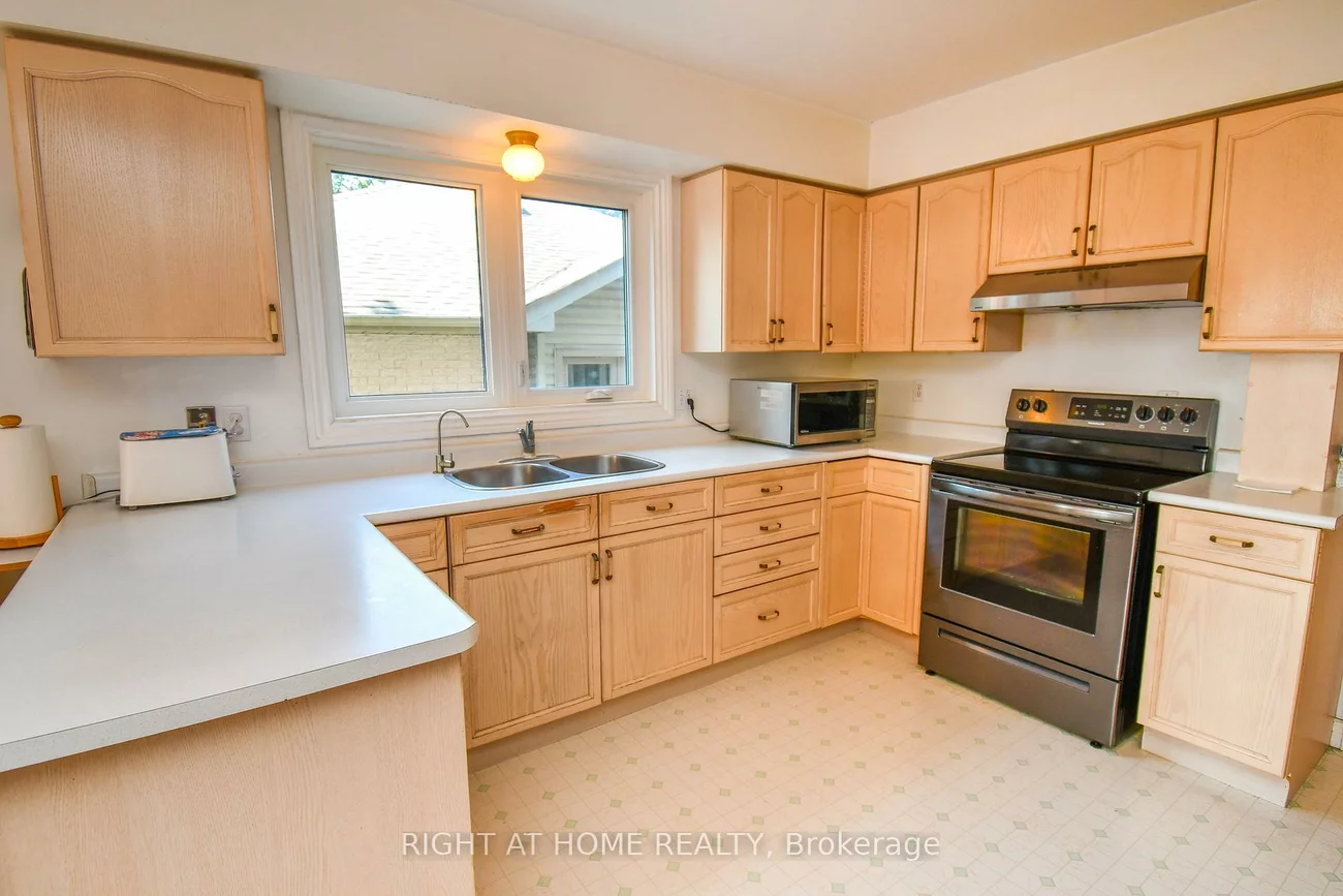 11, Thackeray, Letitia Heights, Barrie