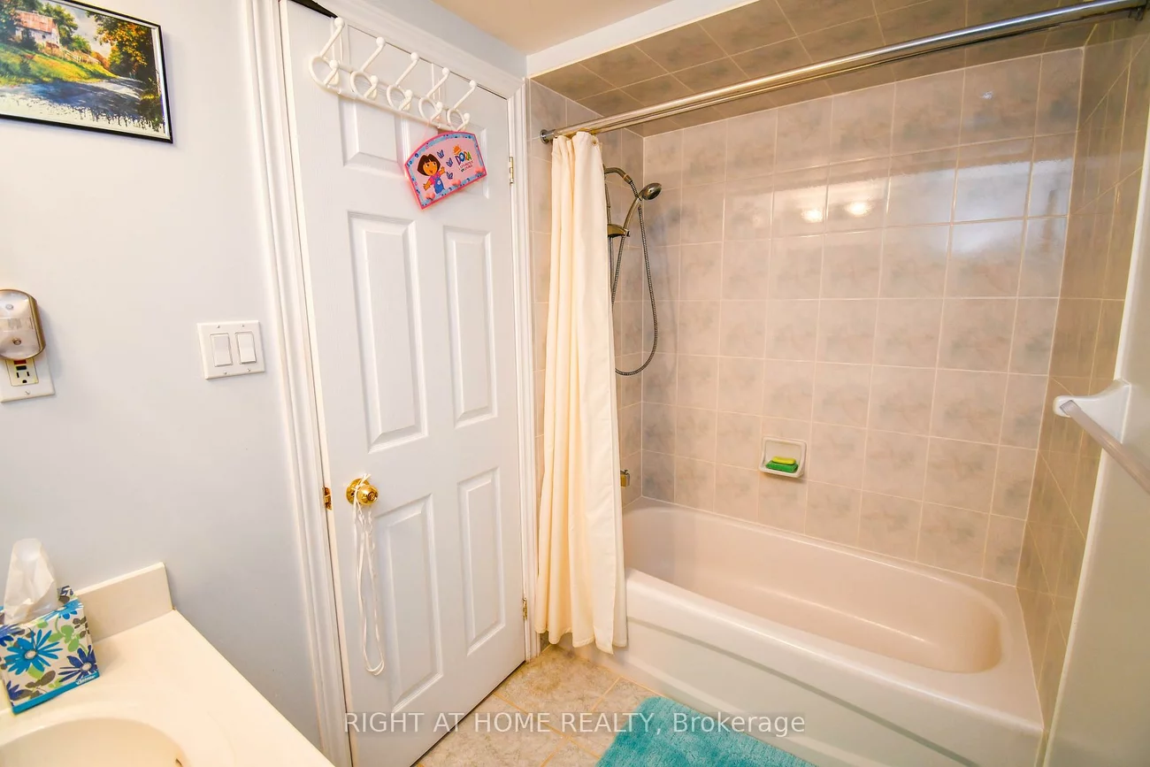 11, Thackeray, Letitia Heights, Barrie