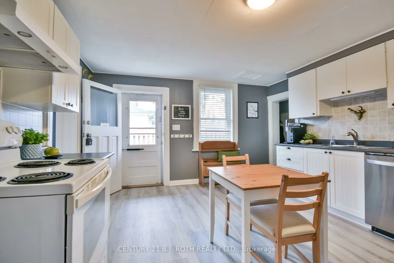 86, Henry, Queen's Park, Barrie