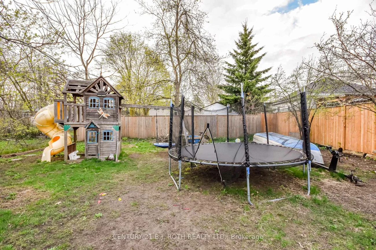 86, Henry, Queen's Park, Barrie