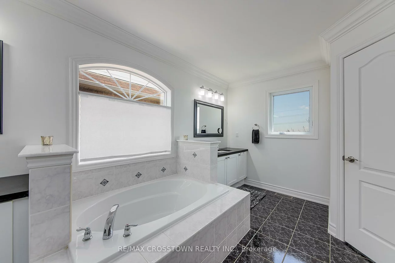 108, Succession, Innis-Shore, Barrie