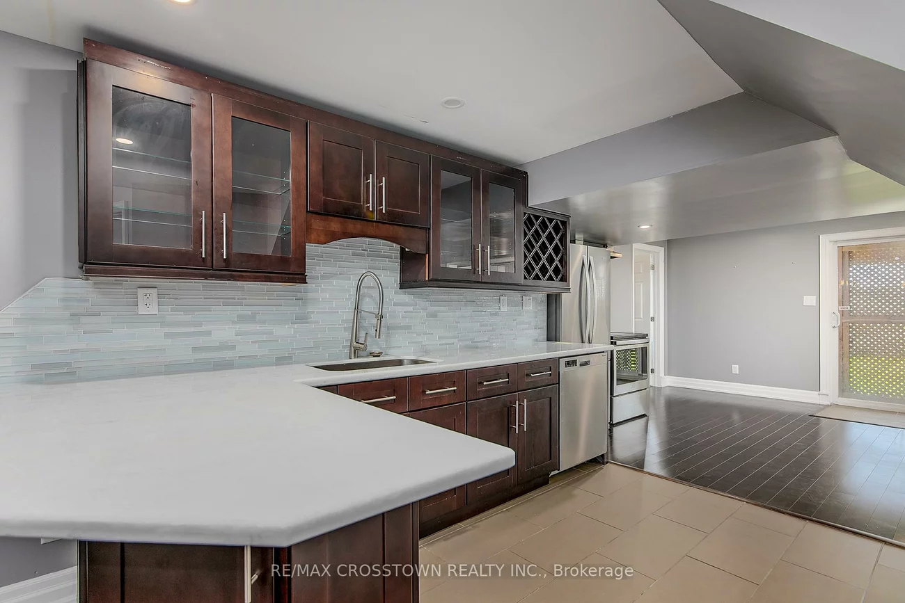 108, Succession, Innis-Shore, Barrie