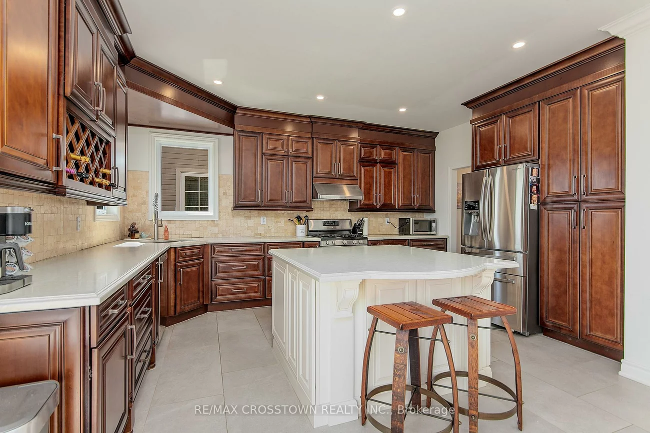 108, Succession, Innis-Shore, Barrie
